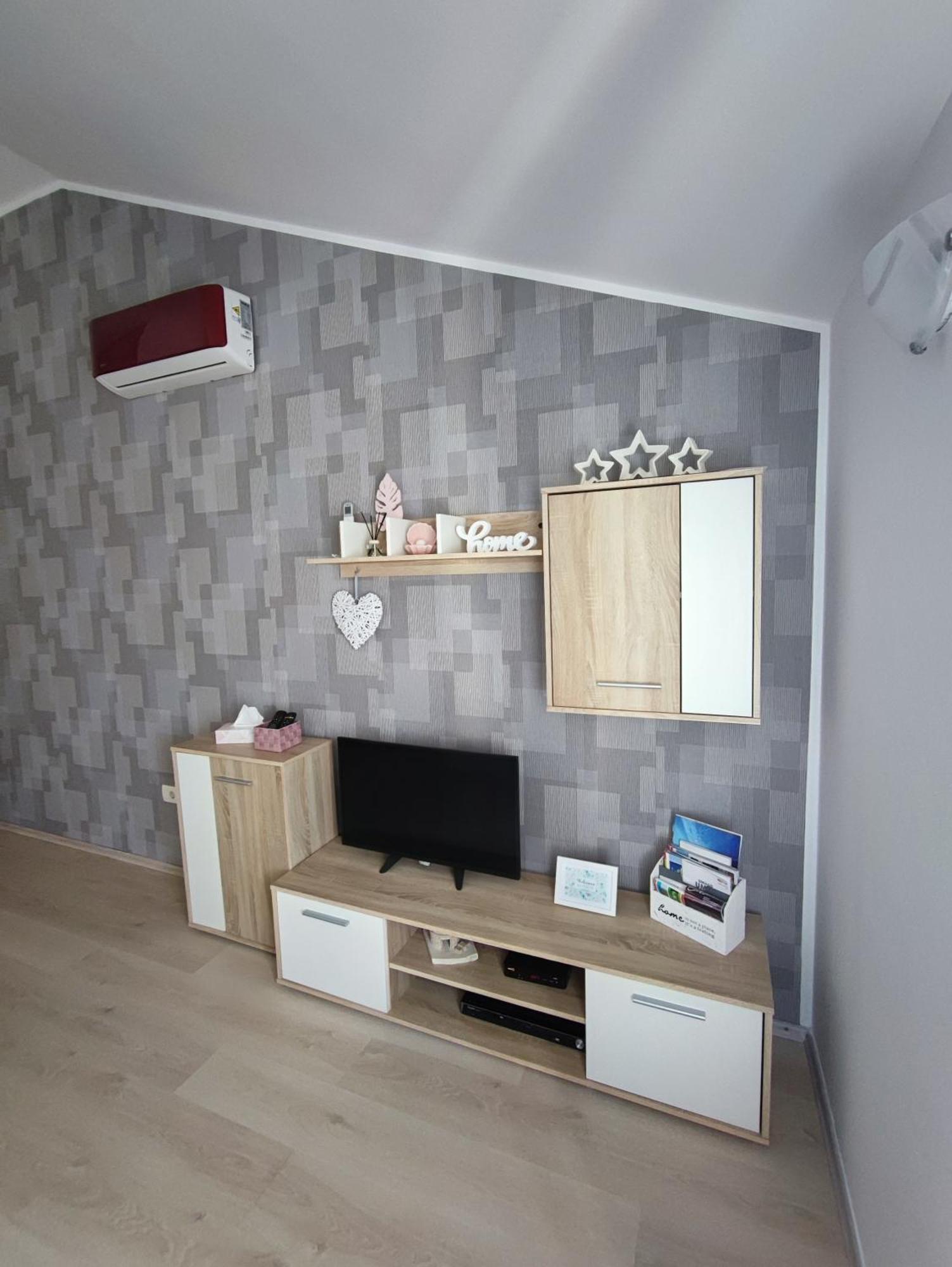 Apartment Nika Umag Luaran gambar