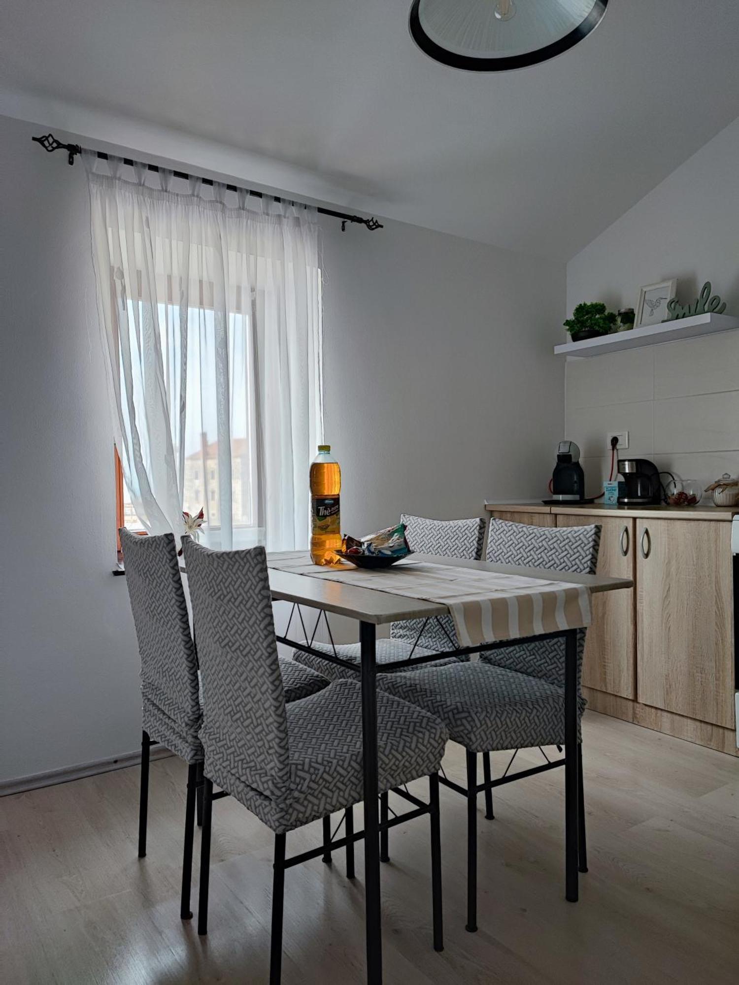 Apartment Nika Umag Luaran gambar