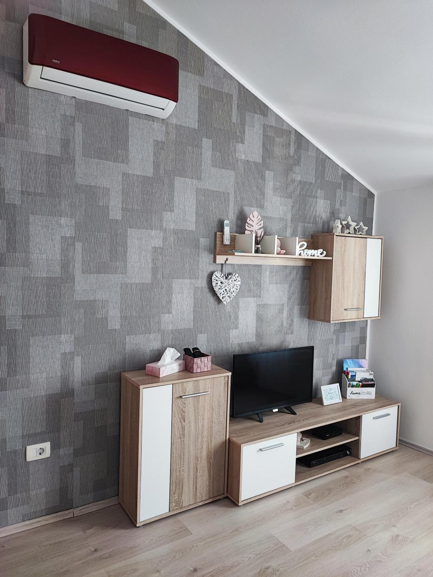 Apartment Nika Umag Luaran gambar